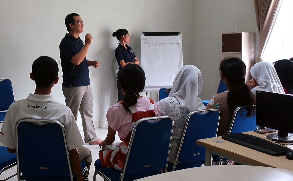 Tangsel Scholarship Took to the Stage